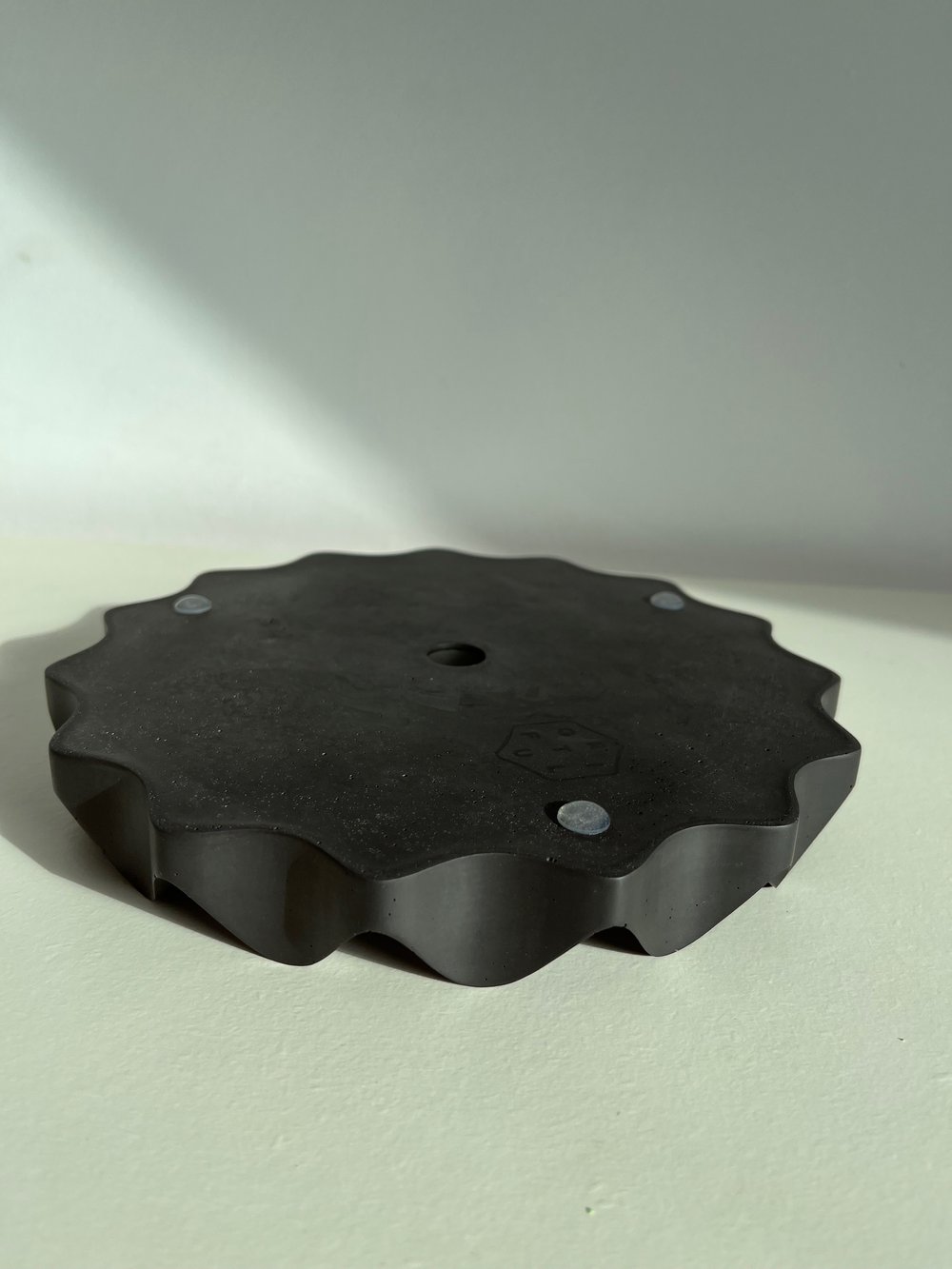 Image of Round Wavy Tray Holder 