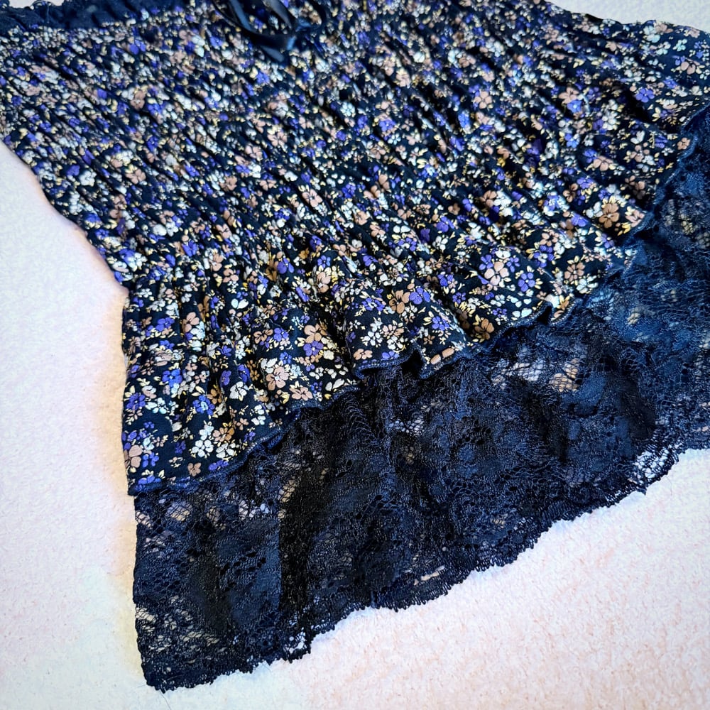 Image of Lara Floral Lace Top (M)