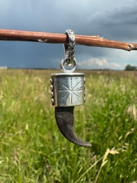 Image 3 of Wolf claw pendant4