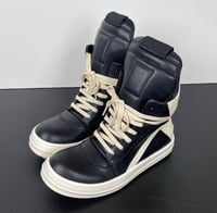 Image 1 of Black/White Ricks