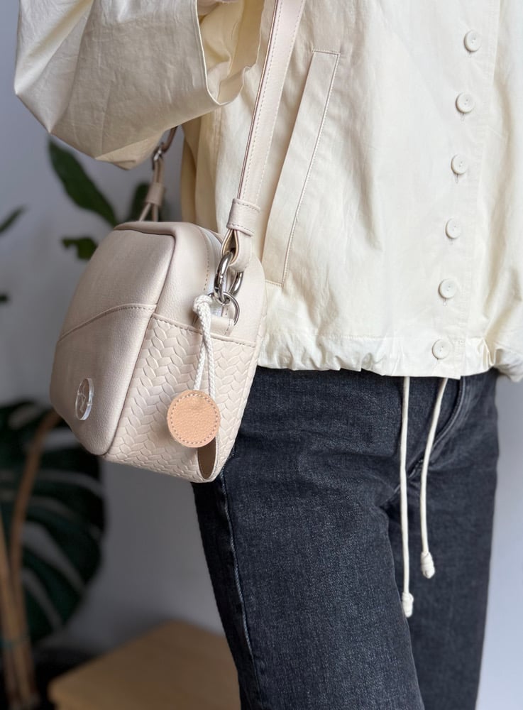 Image of Box Bag Beige