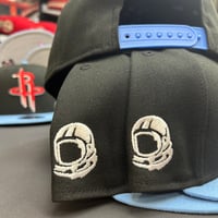 Image 3 of New Era 9Fifty Black Sky Blue 🚀
