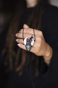 Image 1 of Collana Corvo, Luna e Prehnite