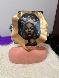 Image 2 of Queen royal