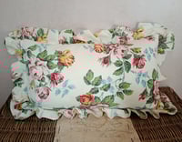 Image 3 of Coussin volanté " les roses de Louise "