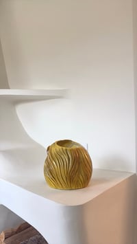 Image 2 of Cache pot en céramique tête de lion 