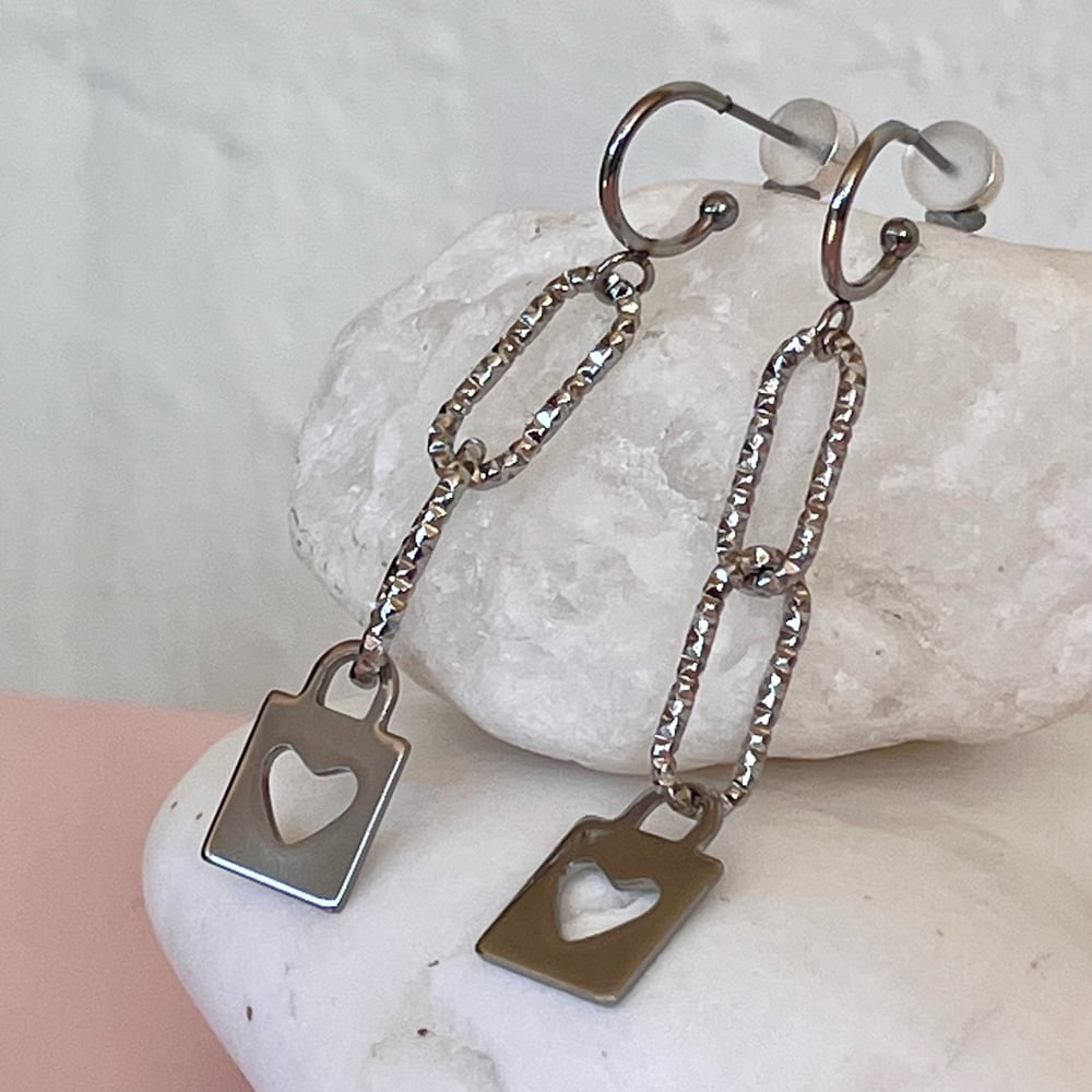 Image of Textured Chain and Square Lock Hoops