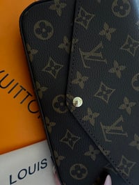 Image 4 of Patterned clutch 🖤