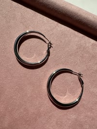 Image 2 of Ear hoops 耳圈
