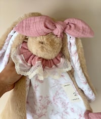 Image 2 of DOUDOU ENVELOPPANT TOILE DE JOUY ROSE