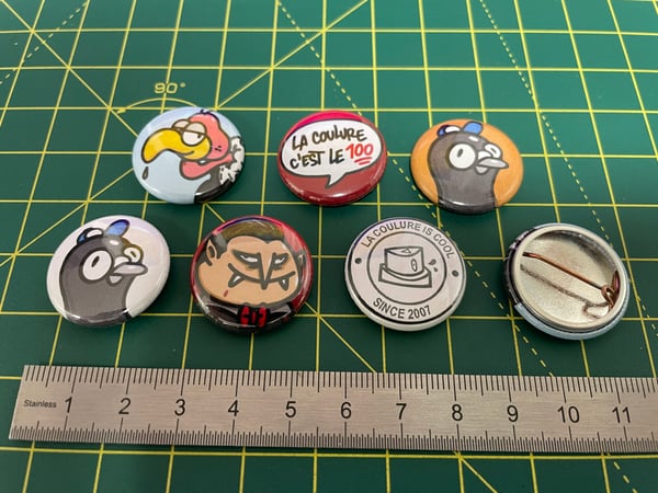 Image of lot de 3 badges 25mm