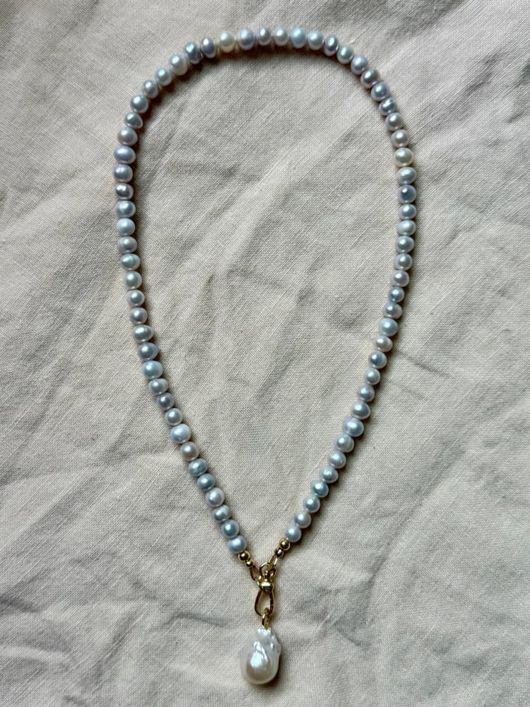 Image of Silver pearl necklace 