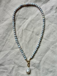 Silver pearl necklace 