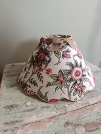 Image 2 of Petit abat jour "Jardin de Louise "