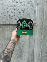 Image 4 of TRI TONE GREEN VISOR BALTIMORE ORIOLES FITTED CAP