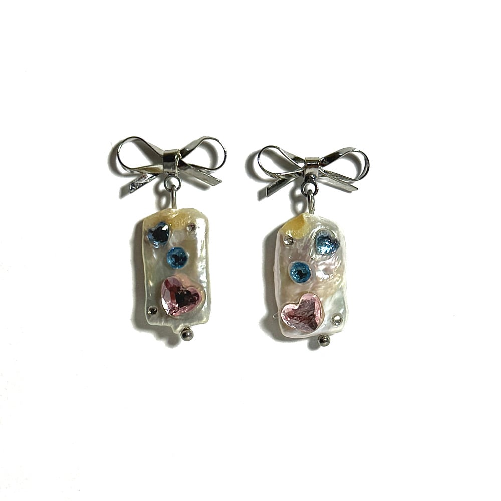 Image of Painter Pearl Earrings
