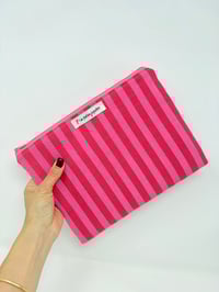 Image 1 of Pochette grand format LA SPACIEUSE coton rayé rose et rouge