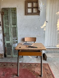 Image 3 of L’ancien bureau d’écolier 