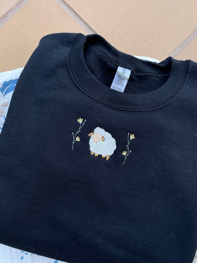 Sudadera bordado oveja