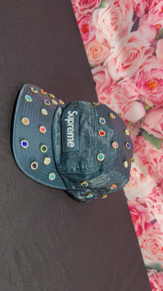 Image of 1 of 1 Unisex Supreme StrapBack stones hat 