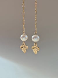 Image 1 of Boucles d'oreilles petite feuille perle de culture