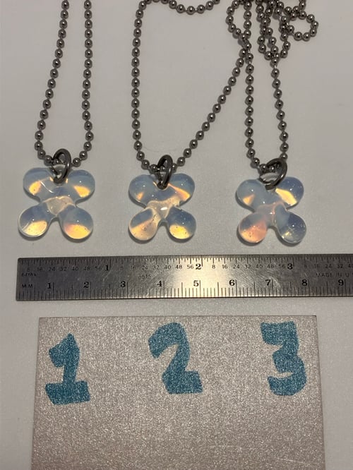 Image of opaline clovers (old color)