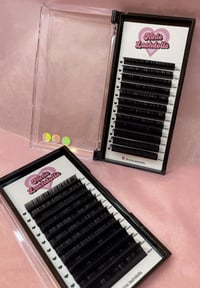 Image 2 of 0.15 D Classic Lashes