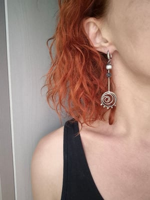 Pearl and hematite earrings 