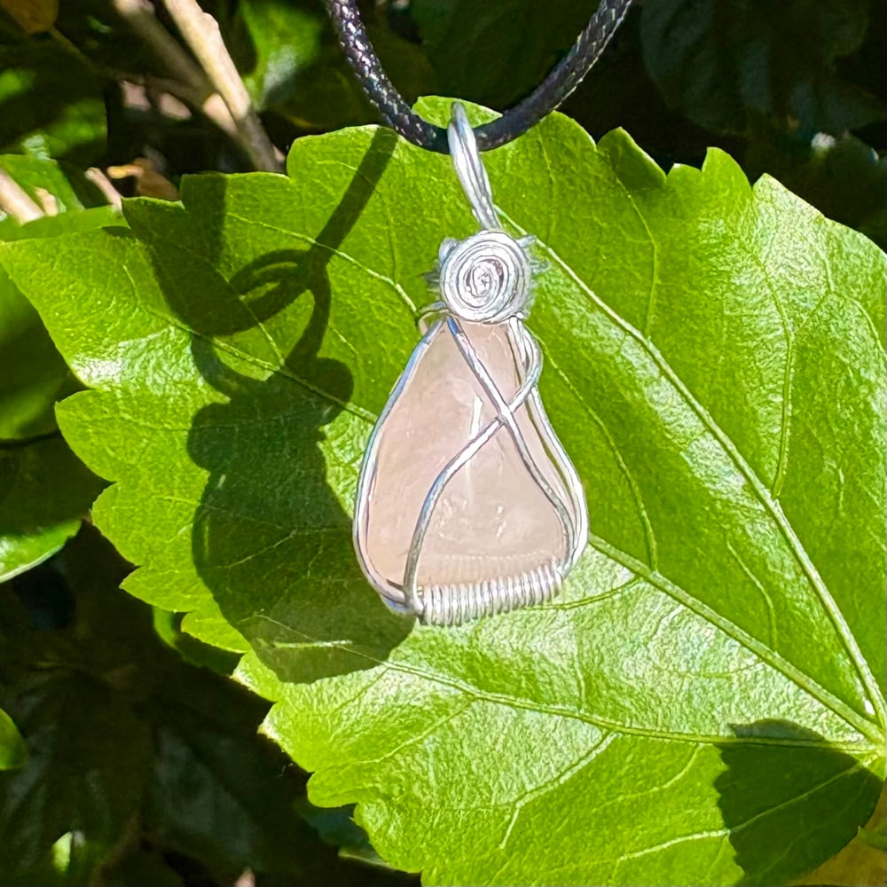 Image of rose quartz pendant b
