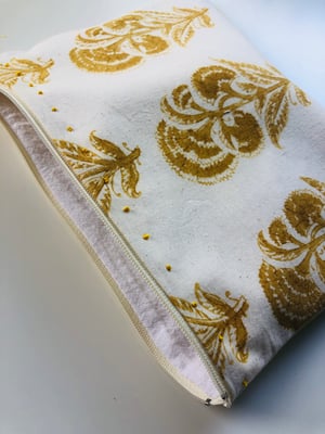 Image of les Indiennes cornflower pouch