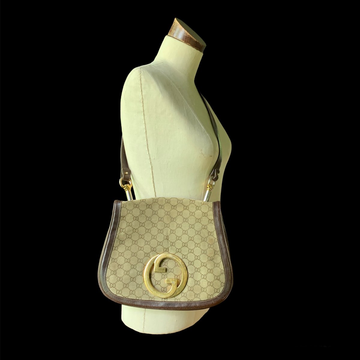 authentic Gucci logo purse