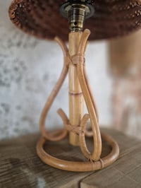 Image 3 of La lampe en rotin 