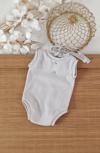 Image 1 of Photoshooting newborn boys bodysuit Robbie| light gray