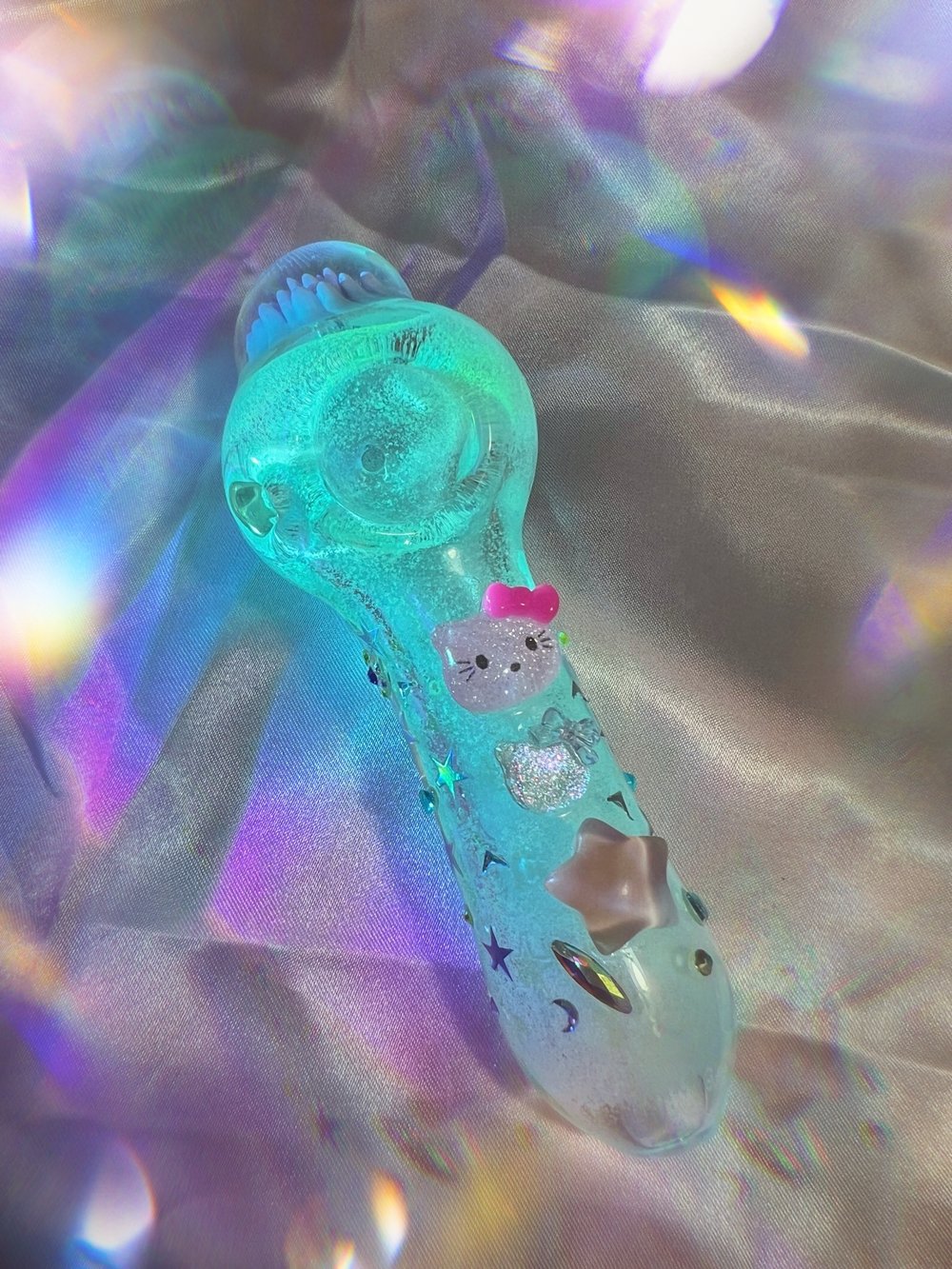 Hello kitty glow pipe 🌟