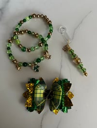 Image 2 of St. Patrick’s Day Tumbler Accessory Set – Mini Bracelet Stack, Bow & Straw Dangle