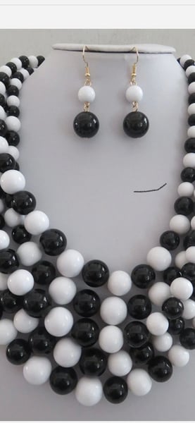 Image of Lois Black and white Necklace Set