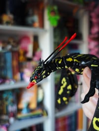 Image 2 of Ikran negro y amarillo XL