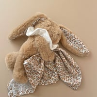 Image 1 of LAPIN TOUT DOUX  ET SON LANGE PETITE FLEUR CAMEL