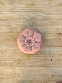 Image 4 of ALMA BOTANICA (Chamomile Herbal Soap) / Jabón de Manzanilla 3oz