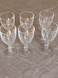 Image 1 of 6 verres à pied motif facette
