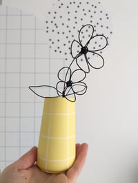 Image 4 of Petit vase jaune à carreaux