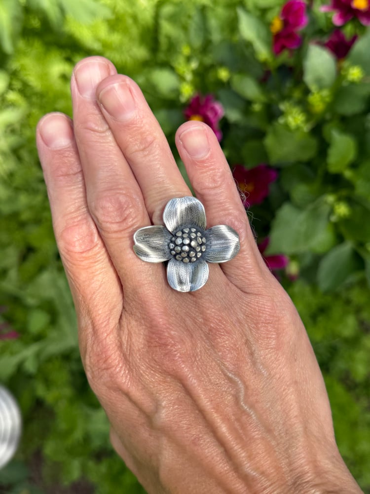 Image of Dogwood With Leaf Band Ring