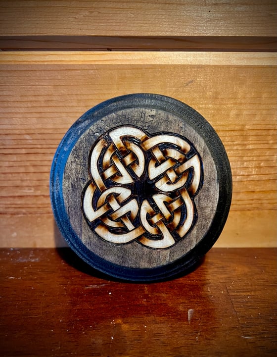 Image of Round Celtic Knot 