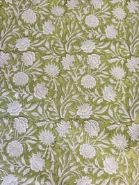 Image 2 of Namaste fabric fleurs grimpantes ( vert) 