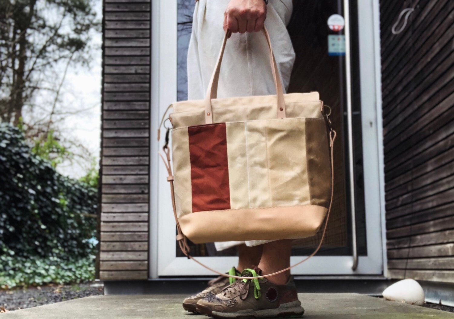 Image of  Large tote bag in waxed canvas and leather with cross body strap 