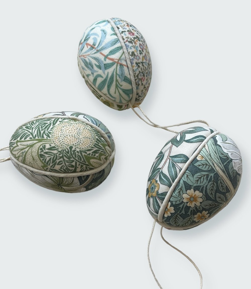 Image of Påskeæg m. snor mosgrøn/beige