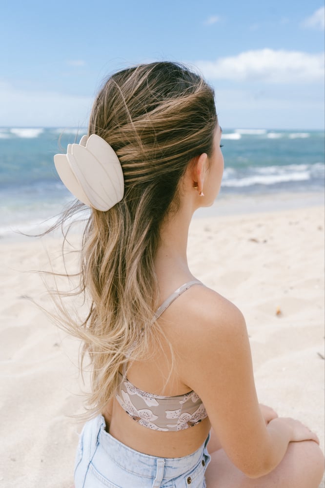 Image of Pikake HunnyGirl Claw Clip