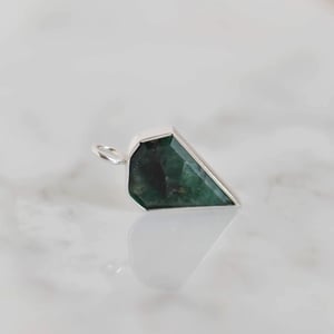 Image of Colombia Emerald (grade B) / mixed shape faceted cut silver necklace