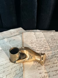 Image 6 of Bougeoir, presse papier en bronze massif, en forme de main, début 1900