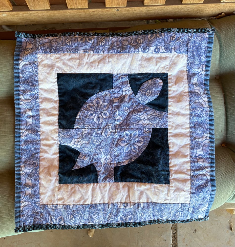 Image of Blue Turtle Block Cat Quilt